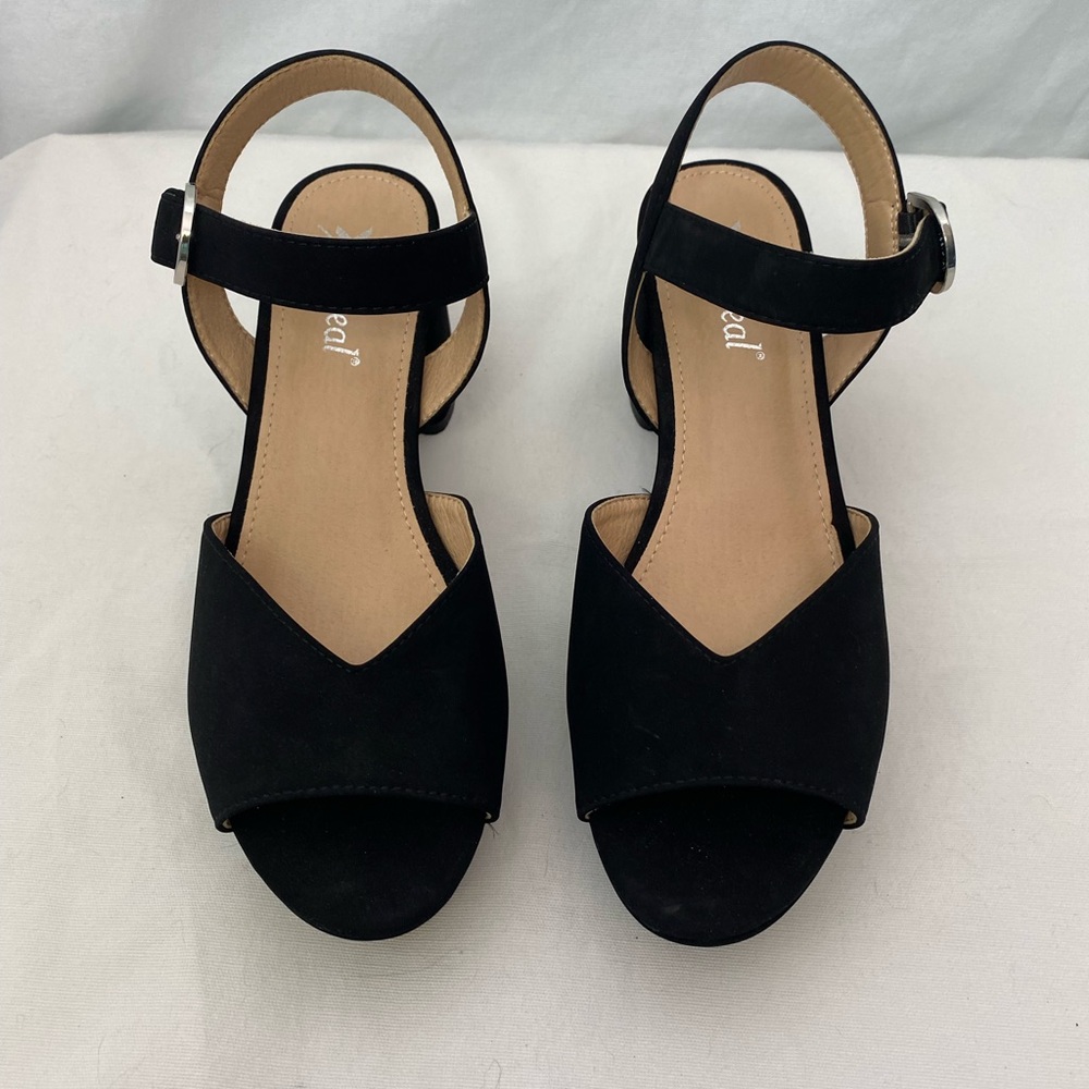 Xappeal platform suede sandals size 7